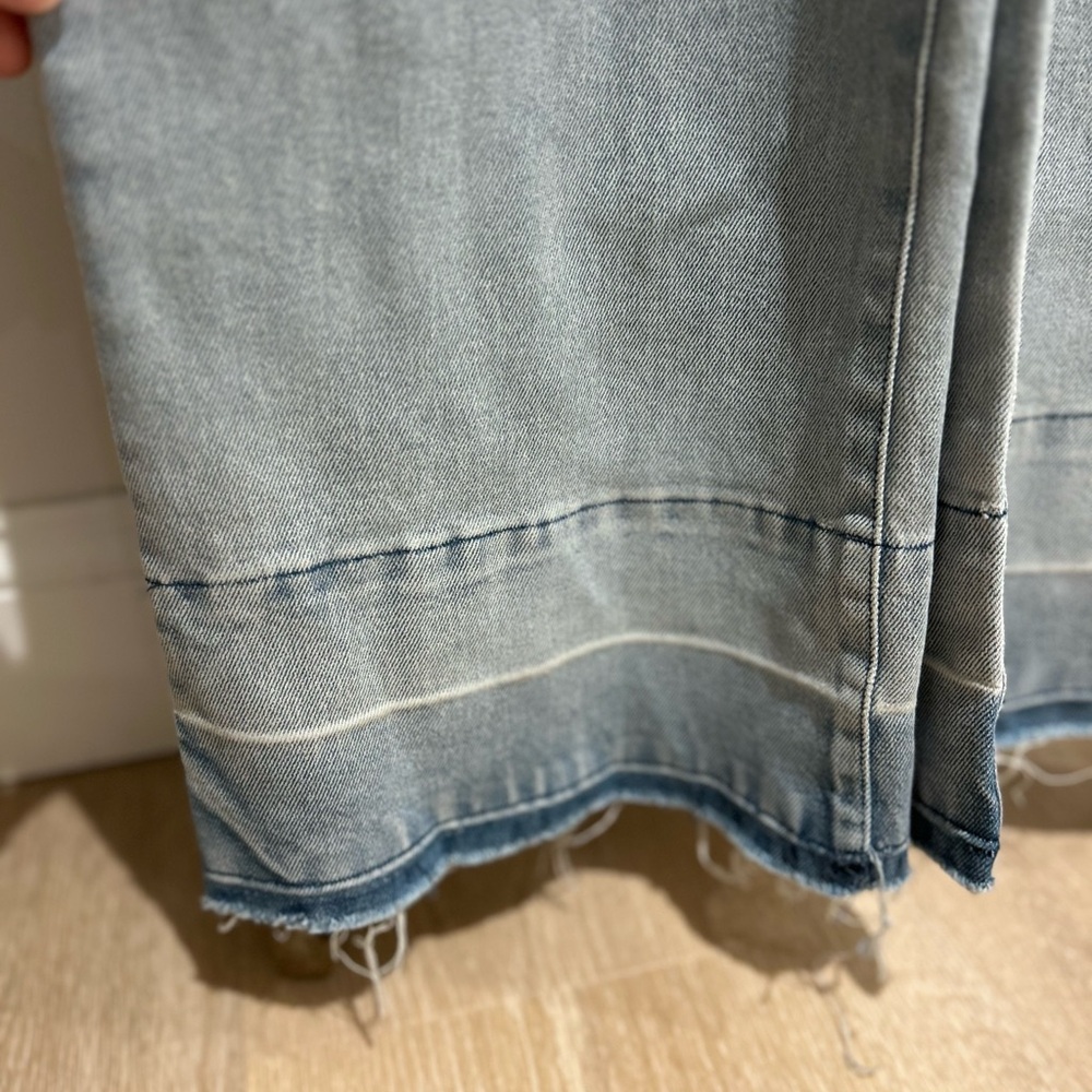 Juicy Couture Wide Leg Overall Light Wash Denim Release Hem Women’s Size XS NWT - Picture 6 of 10